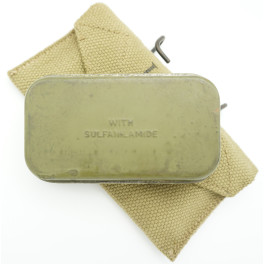 Porte pansement toile original avec pansement US WW2 - R.M.T. CO. 1942 Porte pansement toile original avec pansement US WW2 - R.M.T. CO. 1942
