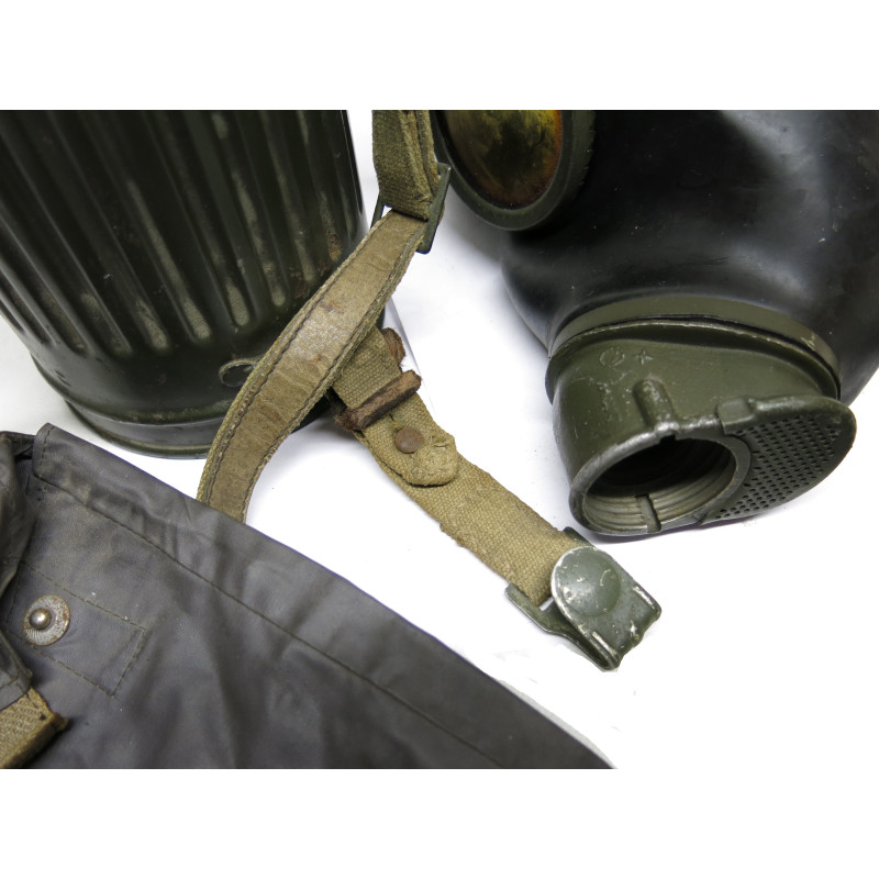 Masque a gaz dans sa boite carton