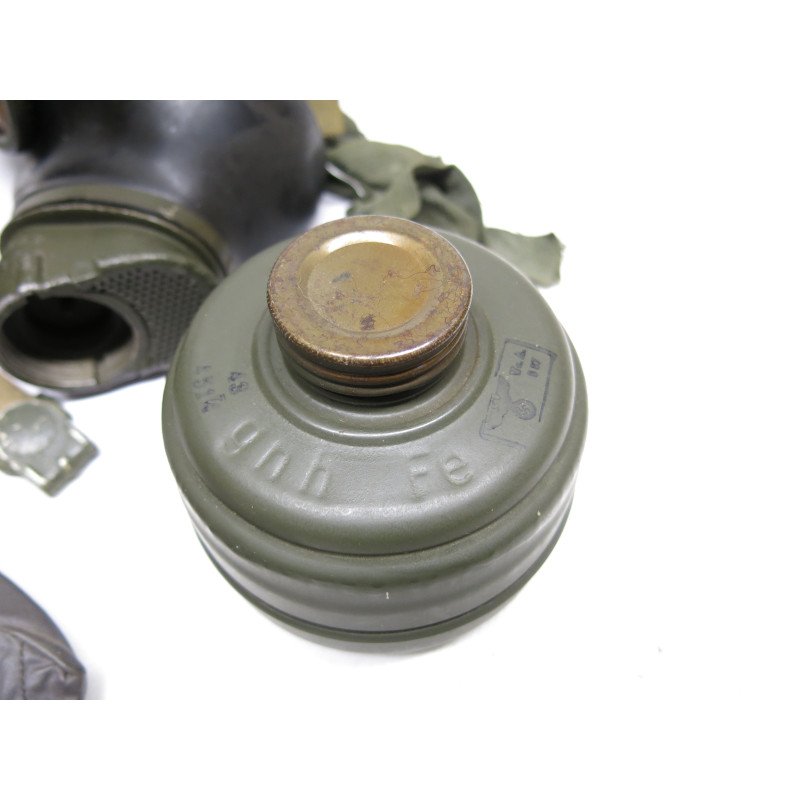 Masque a gaz dans sa boite carton