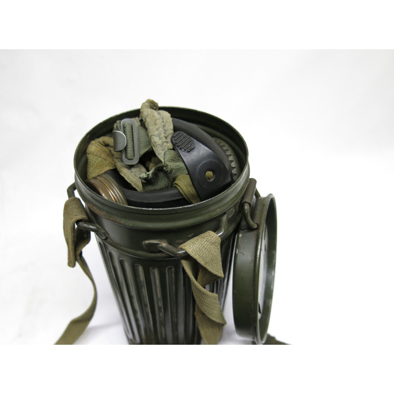 Masque a gaz dans sa boite carton