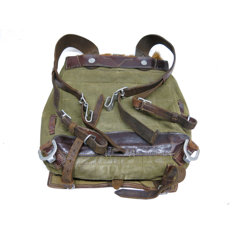 Sac a dos poil de vache Allemand daté 1938 ref 477