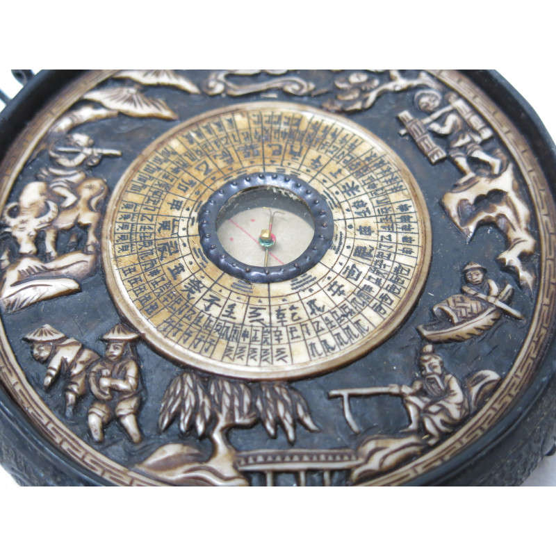Superbe Boussole astrologique en métal asiatique gravée