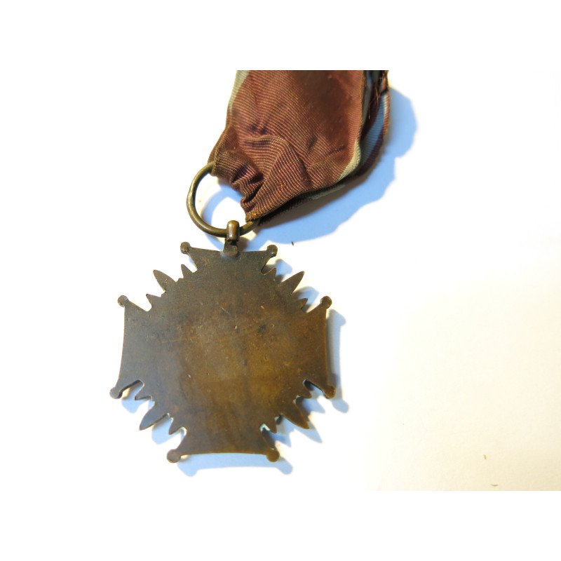 Médaille croix du mérite Pologne Réf 60 