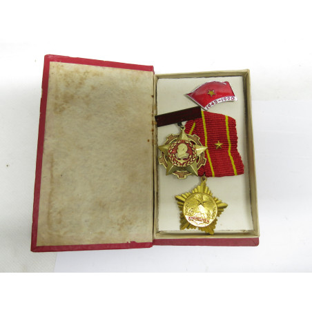 Lot de 3 médailles Nord Vietnam Réf 123                                                                        