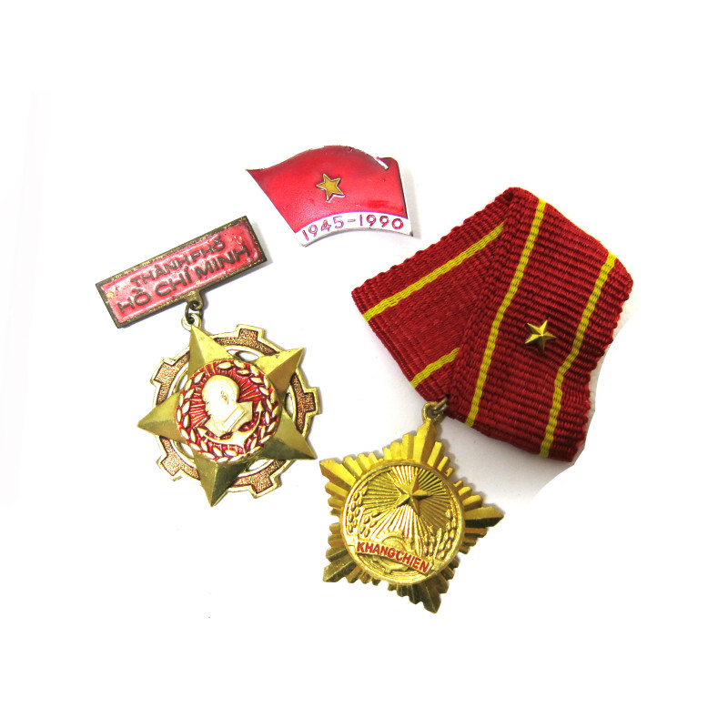 Lot de 3 médailles Nord Vietnam Réf 123                                                                        