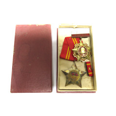 Lot de 2 médailles en boite Nord Vietnam Réf 789 