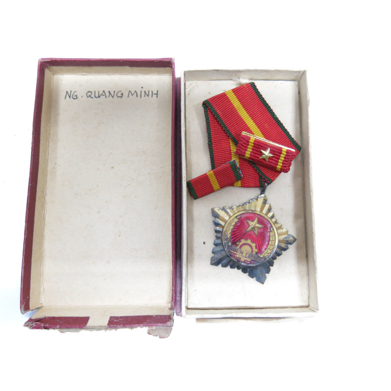 Médaille Chien Thang Nord Vietnam 1 étoile avec boite Réf 88 
