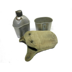Gourde originale  US 1943 complète avec quart et housse ref 980