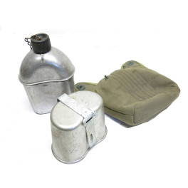Gourde originale  US 1943 complète avec quart et housse ref  780