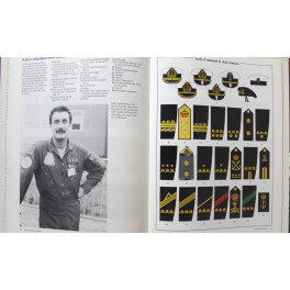 Livre NATO Forces: An Illustrated Reference to Their Organization and Insignia