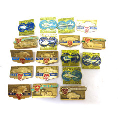 Lot de 18 insignes métal Russe ref 60 