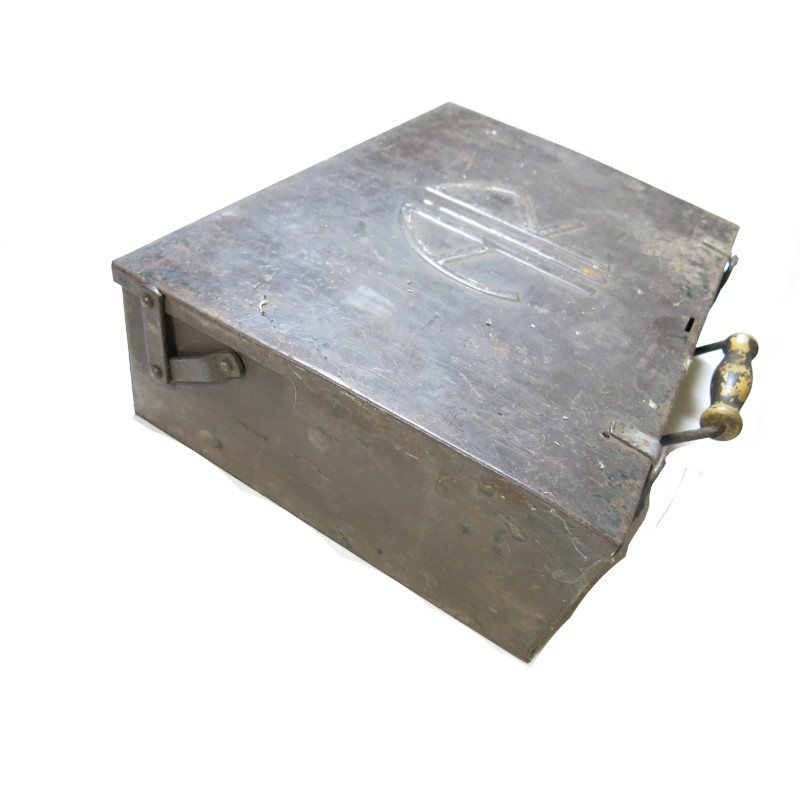 Caisse métal non identifiée  ref 741