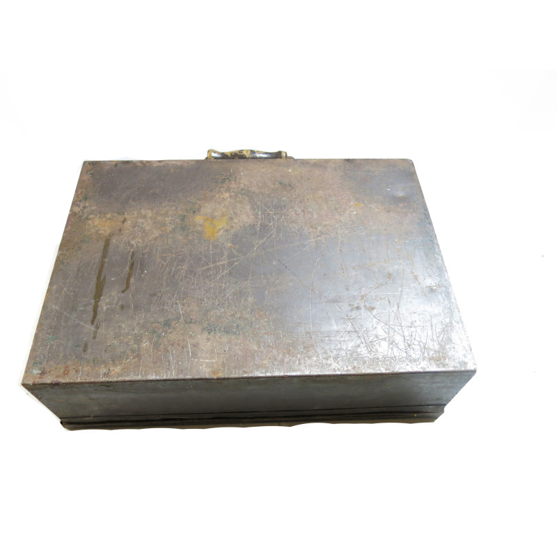 Caisse métal non identifiée  ref 741