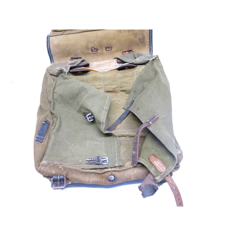 Sac a dos poil de vache Allemand daté 1941  ref  1010
