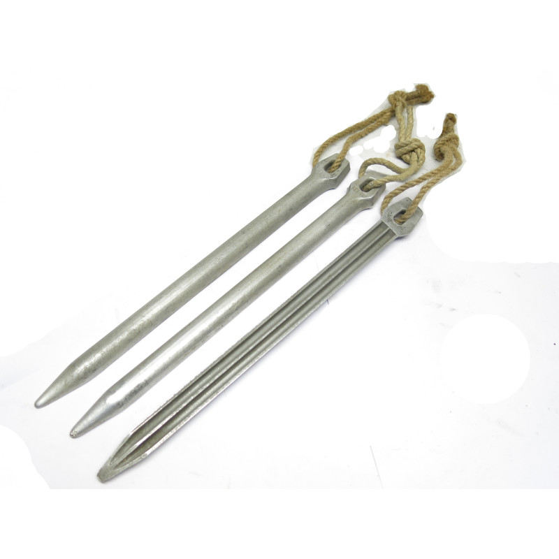 Lot de 3 piquets de tente Allemand aluminium  datés ref 321