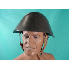 Casque réglementaire acier avec couvre casque Est Allemand DDR