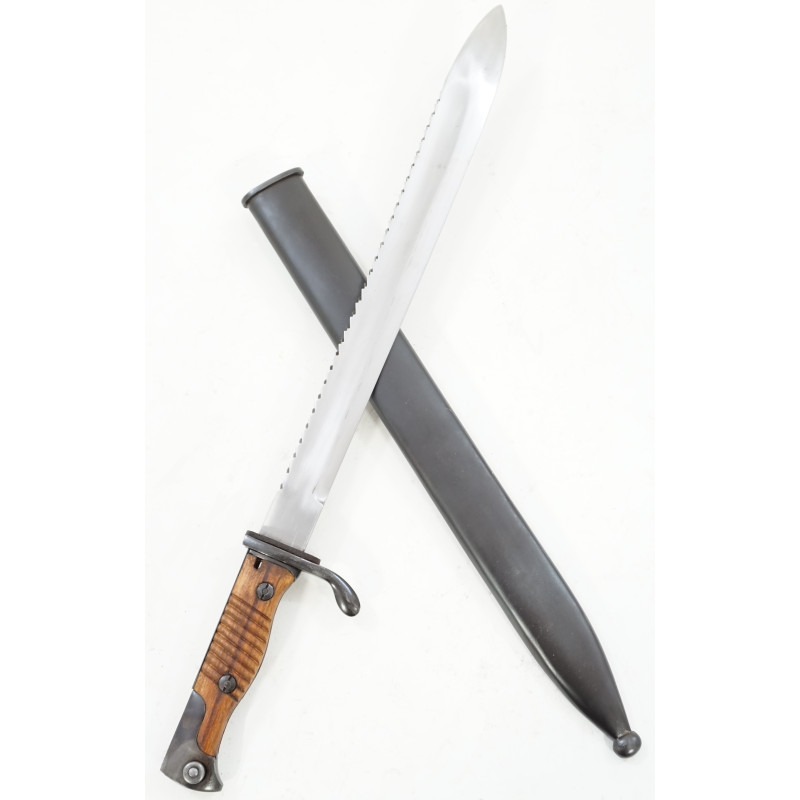 Baïonnette Mauser G98 à dent de scie avec fourreau métal Baïonnette Mauser G98 à dent de scie avec fourreau métal