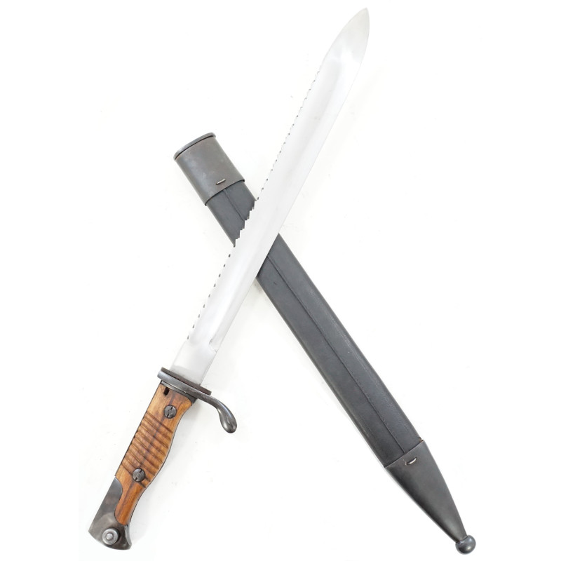 Baïonnette Mauser G98 à dent de scie avec fourreau cuir Baïonnette Mauser G98 à dent de scie avec fourreau cuir