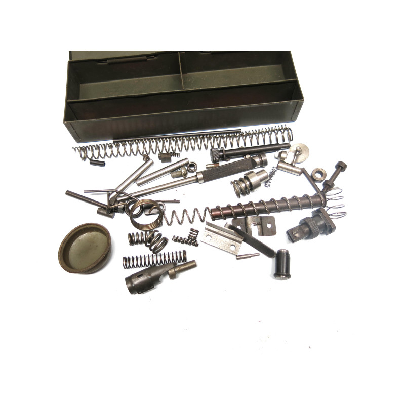 Petite boite avec pieces MG 34/42  jus terrain ref 332