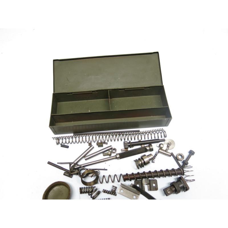 Petite boite avec pieces MG 34/42  jus terrain ref 332