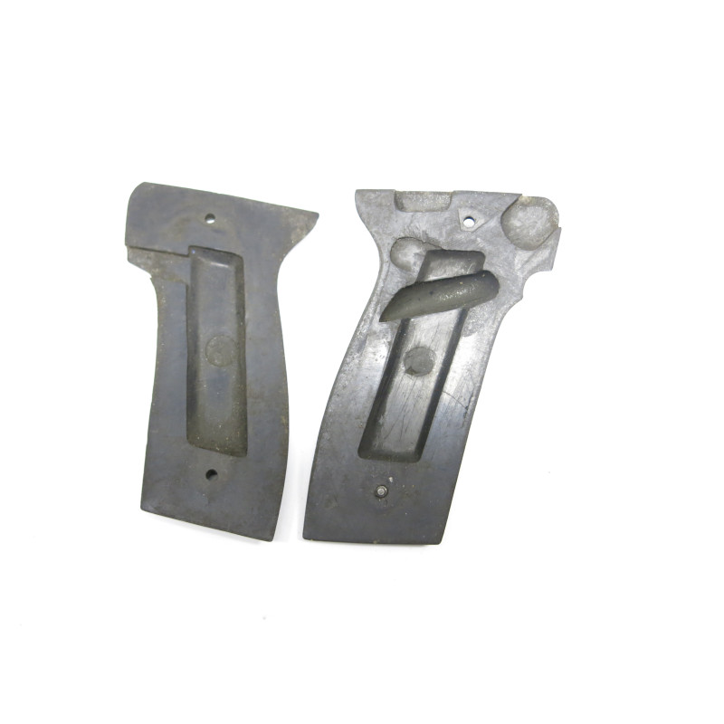 Paire de plaquettes pistolet MAB modele F 22 LR ref 102 