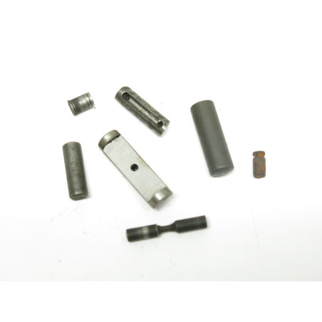 Lot de pieces FAMAS ref  A 28